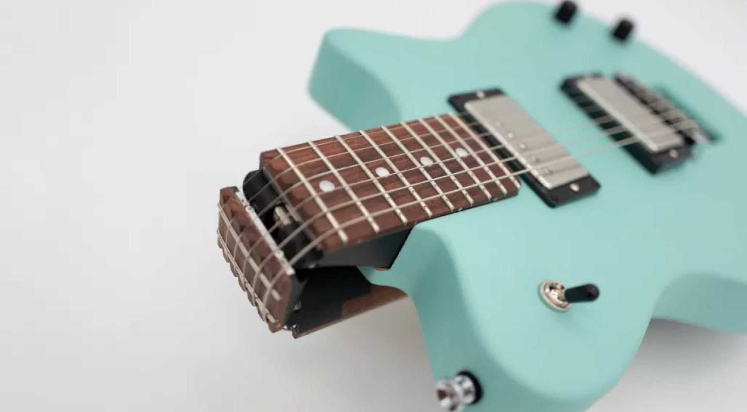 NAMM 2022 : guitare pliante Ciari Guitars Ascender