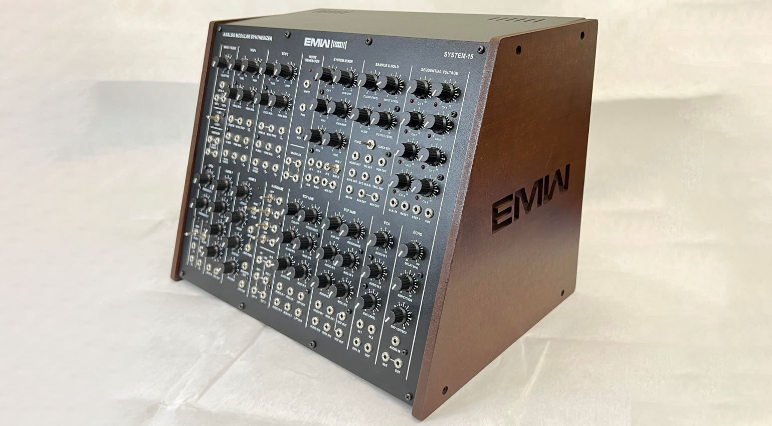 Electronic Music Works EMW System-15 style vintage modulaire