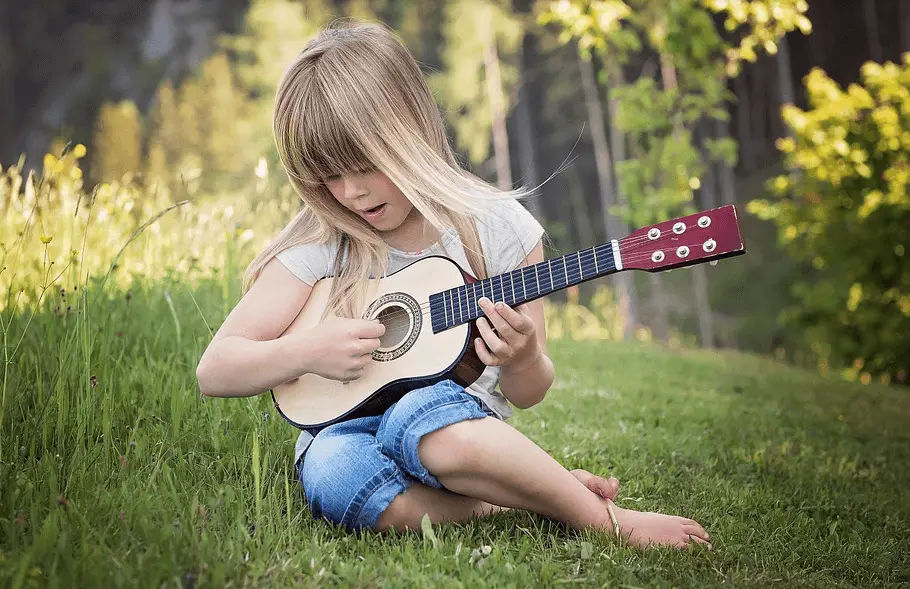 Quelle guitare classique acheter pour votre enfant