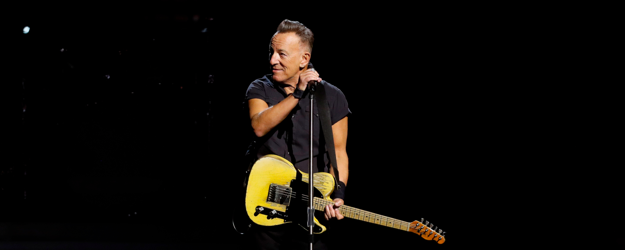 Bruce Springsteen frappe accidentellement Guitar Tech dans la tête avec une guitare