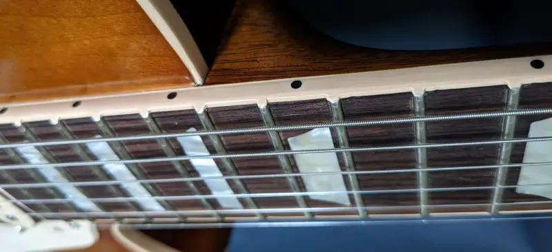 Comment repérer une fausse Gibson Les Paul - Reliure de touche