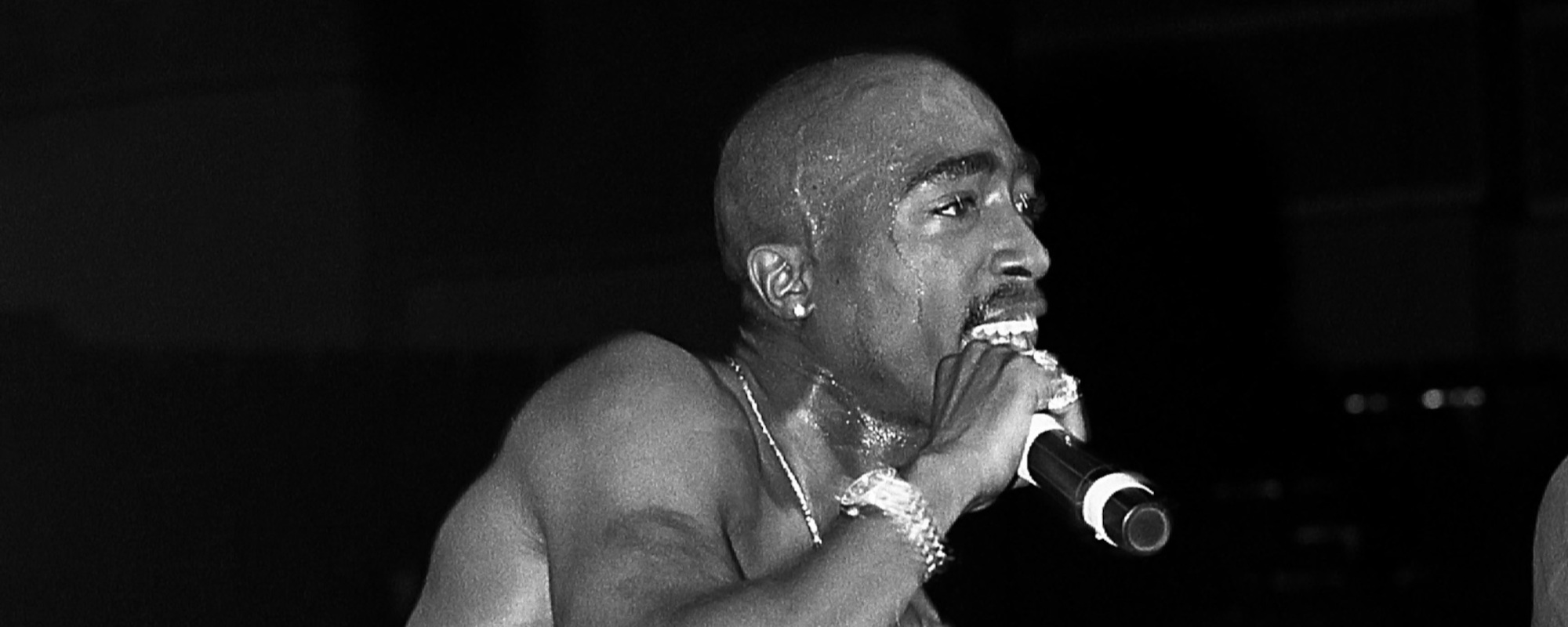 La police procède à une perquisition du domicile en lien avec le meurtre de Tupac