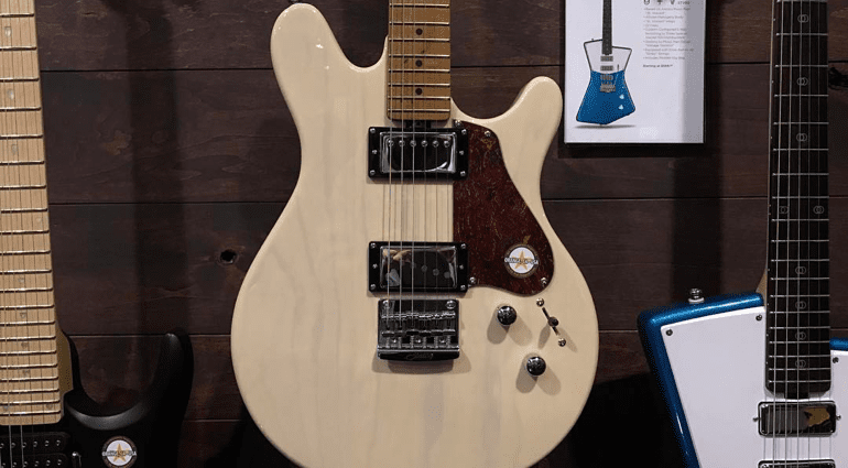 Sterling by Music Man Valentine Trans Buttermilk Corps en frêne Manche en érable torréfié