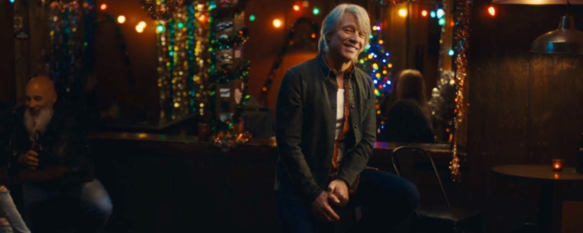 Bon Jovi capture l'ambiance festive de "Noël n'est pas Noël" avec un nouveau clip