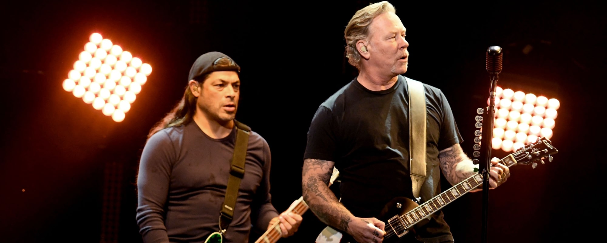 James Hetfield et Robert Trujillo, membres du groupe Metallica, réfléchissent à 2023 et révèlent leurs plans pour la nouvelle année
