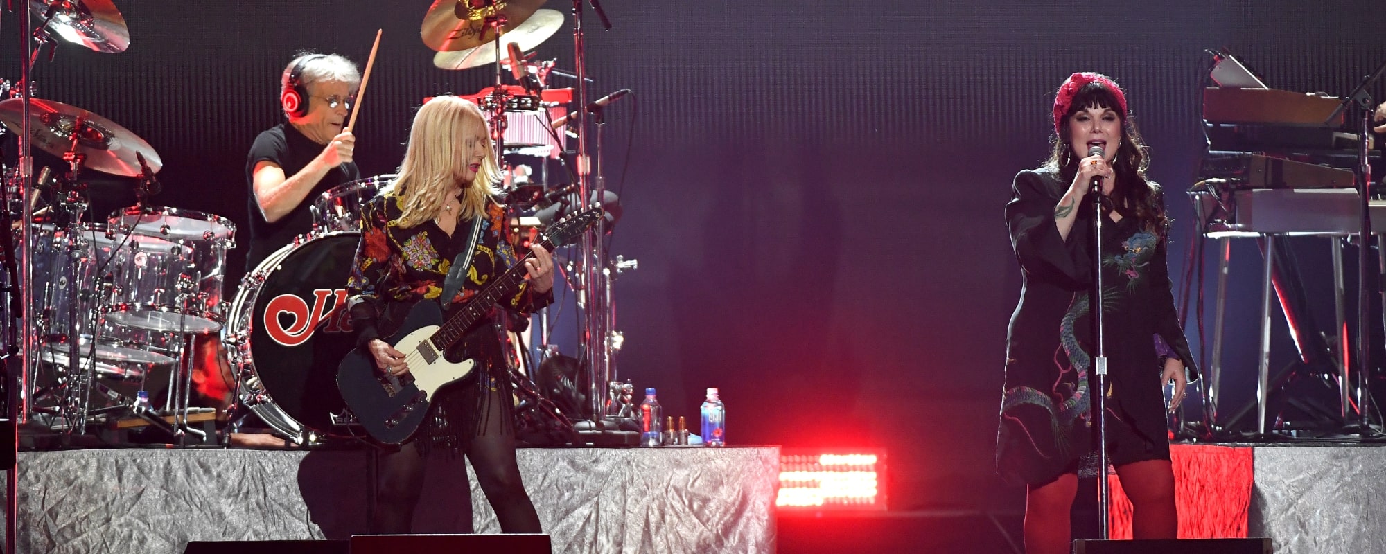 Regardez : Heart Rocks Out avec « Magic Man » et Led Zeppelin reprennent lors de leur premier concert depuis 2019