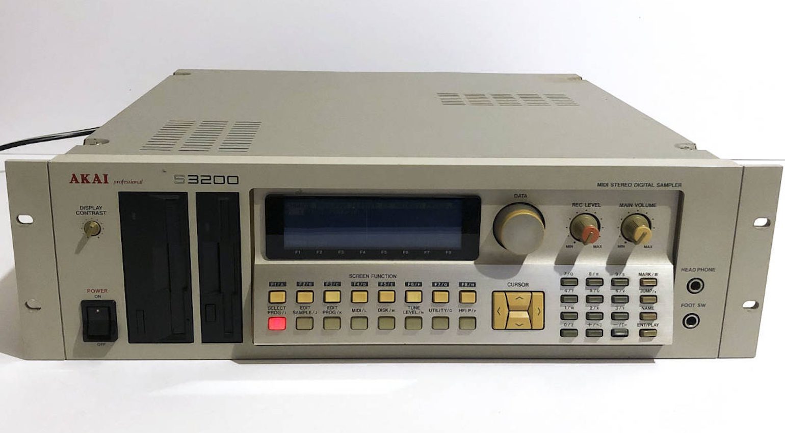 AKAI S3200