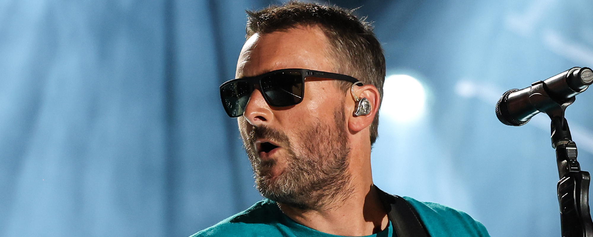 Eric Church révèle ce qui l'a aidé à traverser les moments les plus sombres : de la chirurgie d'urgence à la mort de son frère et plus encore