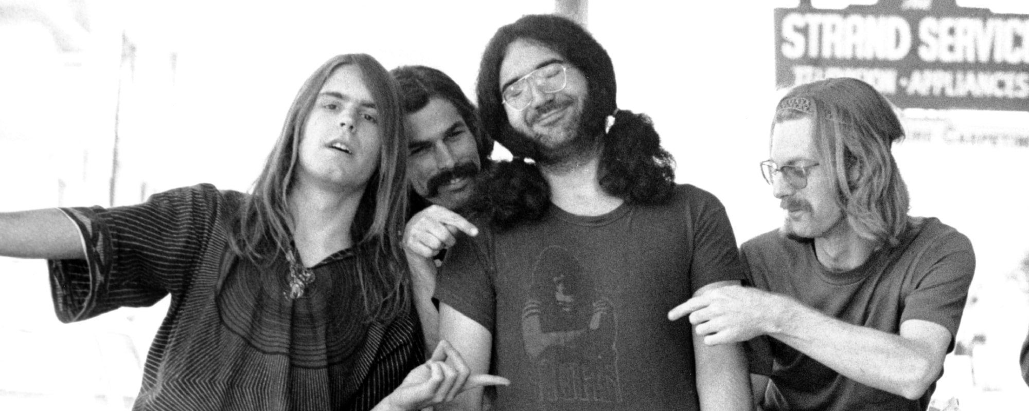 The Grateful Dead sort "From the Mars Hotel: The Angel's Share" avec des extraits, des alternatives de morceaux classiques et plus encore