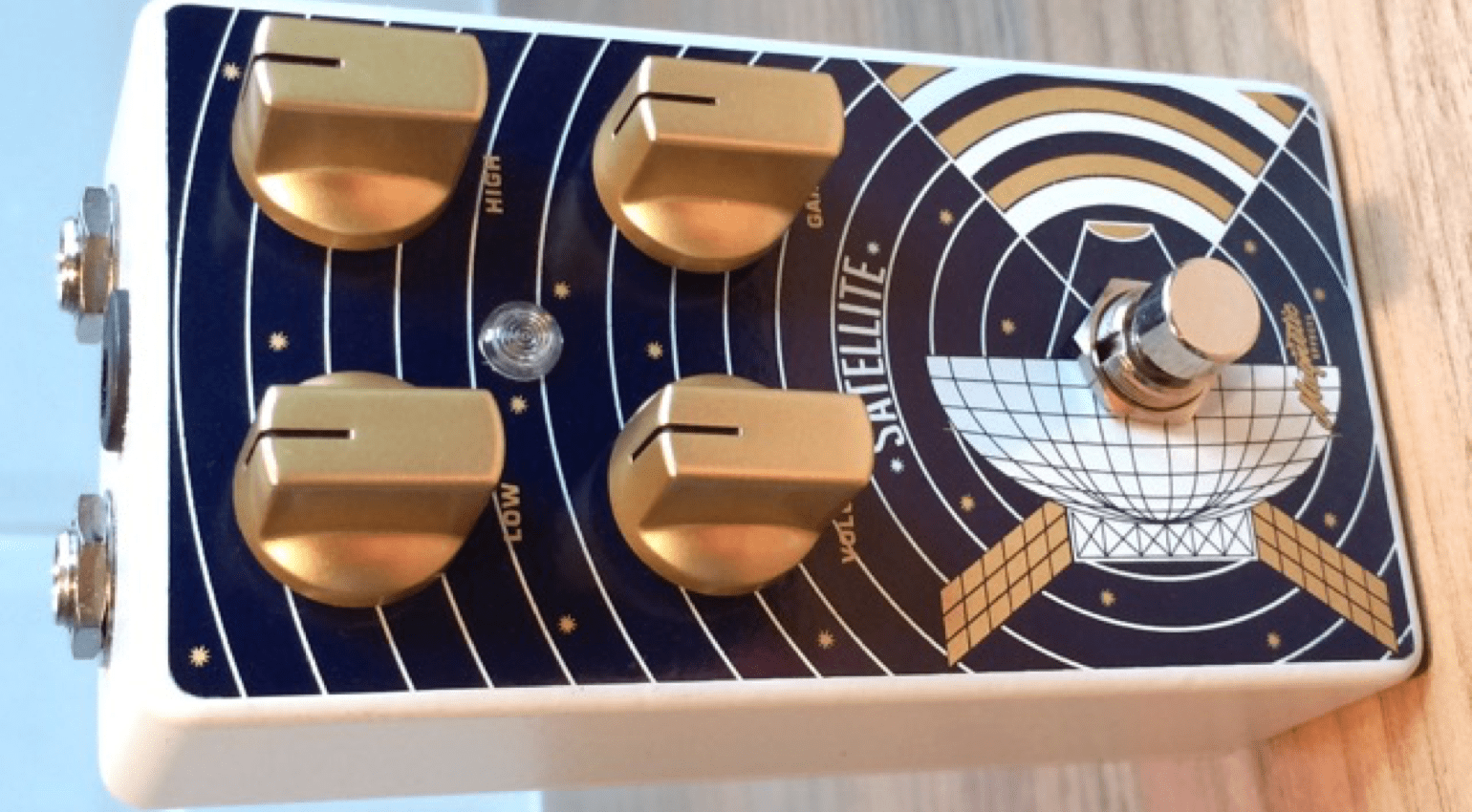 Magnetic Effects Satellite low gain boost / drive pedal London UK hand built