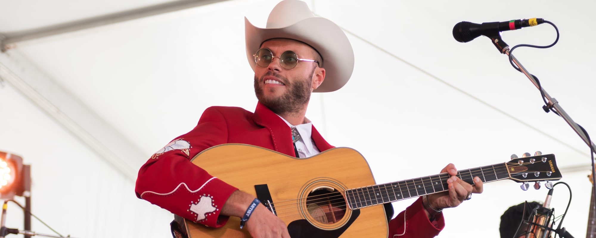Charley Crockett sortira son nouvel album « $10 Cowboy : Visions of Dallas » lundi
