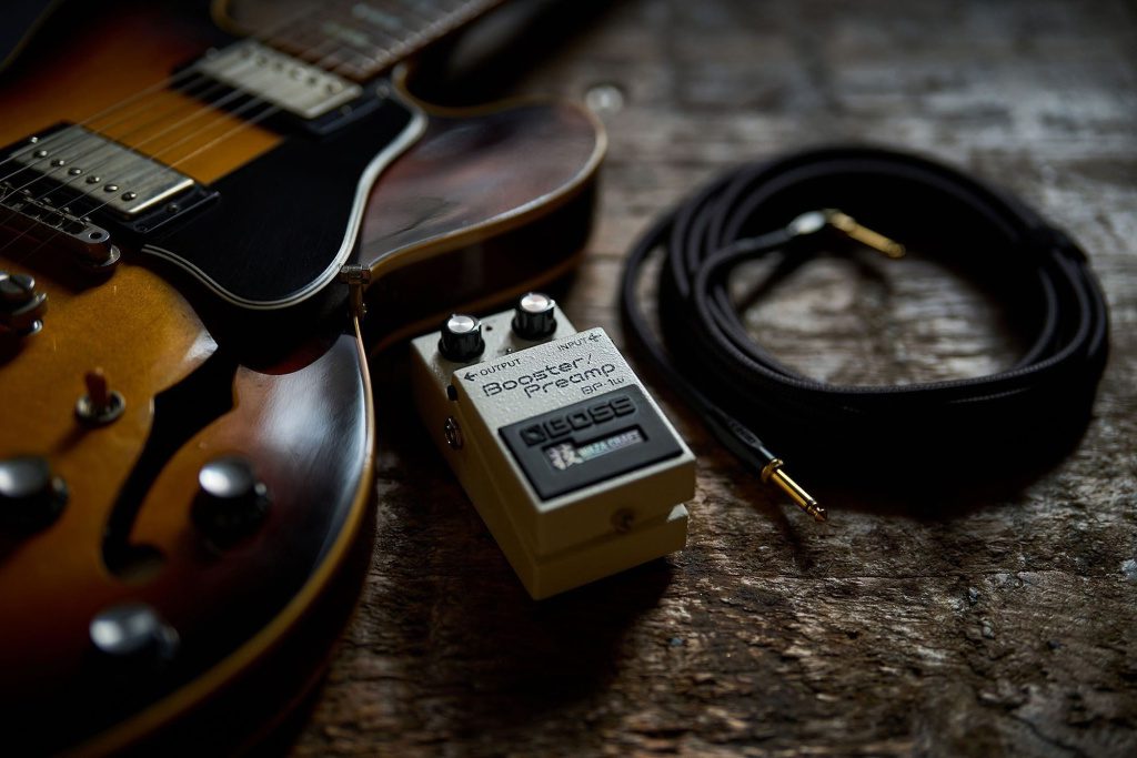 BOSS Waza Craft BP-1W Booster : Préampli avec préamplis CE-1 et RE-201. Cela pourrait être la sauce secrète dont vous avez besoin pour avoir un bon ton.