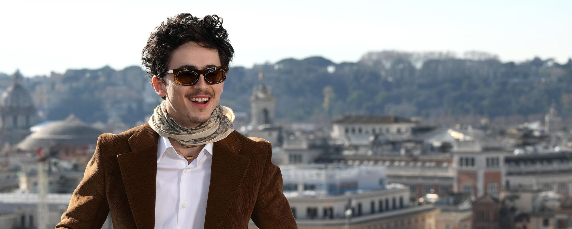 Timothee Chalamet fait l'histoire de 'Saturday Night Live' au milieu de "un grand inconnu"