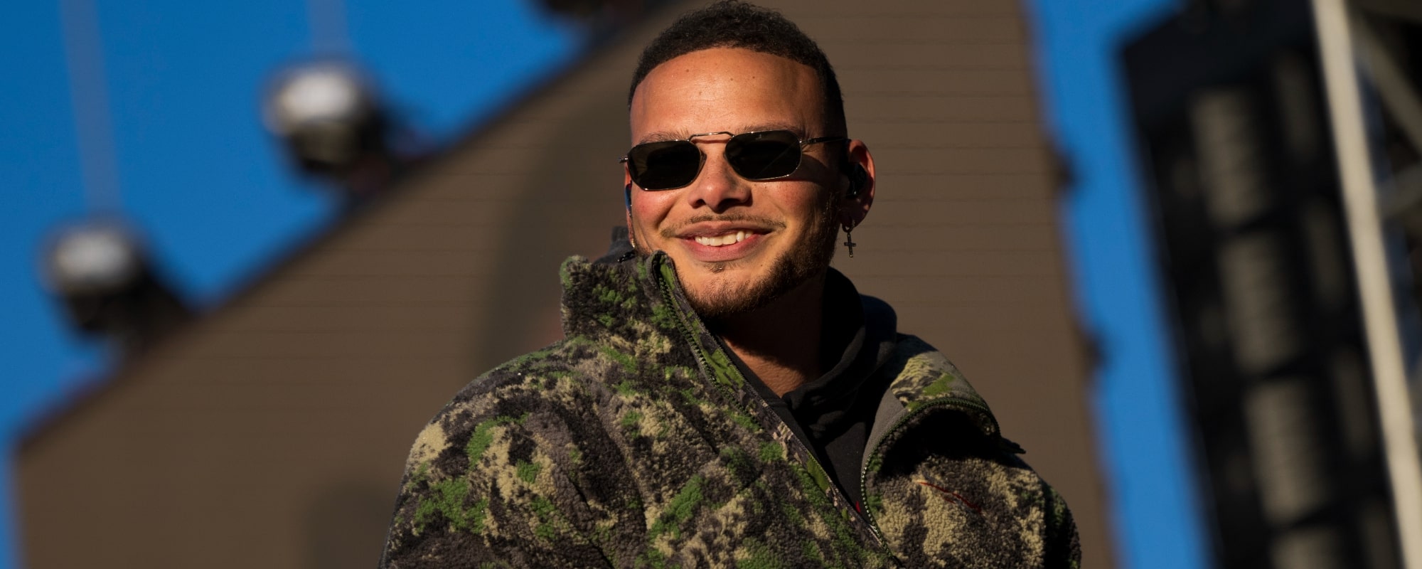 "J'avais l'habitude de f ** kin 'déteste ce mec": Kane Brown décrit comment lui et Jelly Roll ont travaillé sur le bœuf pour enregistrer "Haunted"