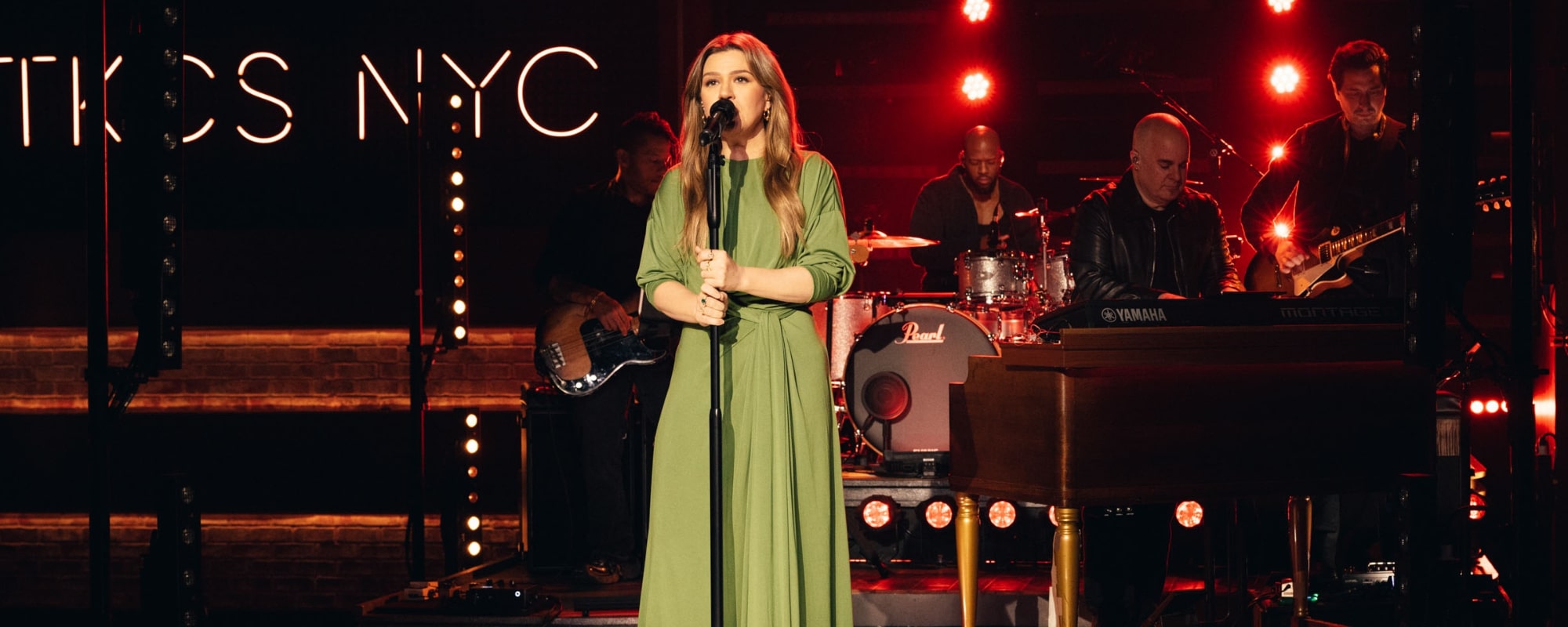 La couverture de Kelly Clarkson de la "pire sens" de Riley Green fera votre Saint-Valentin