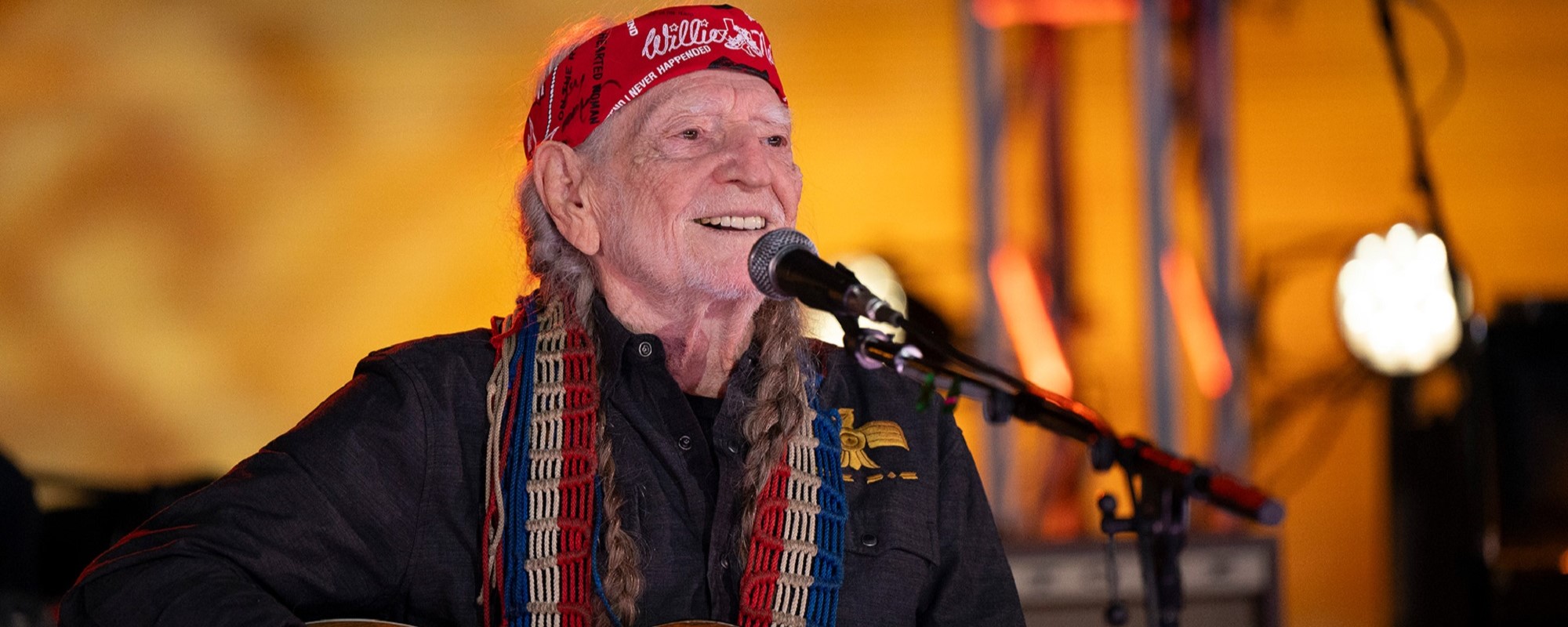 Willie Nelson apparaissant sur le nouvel épisode de «Austin City Limits» célébrant le 50e anniversaire de la série PBS