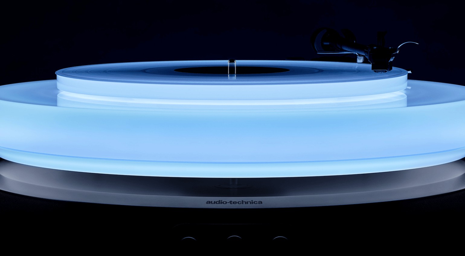 Audio-Technica Hotaru: High-end turntable makes music float - and shine!