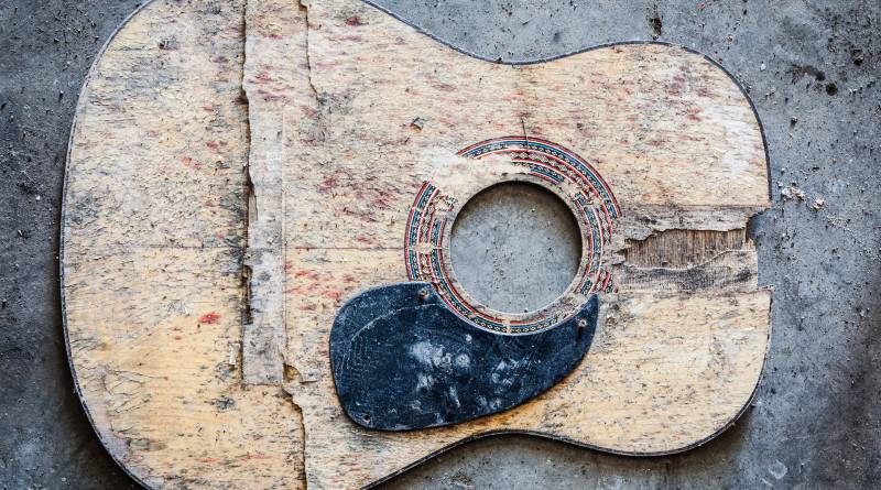 how to clean your guitar body