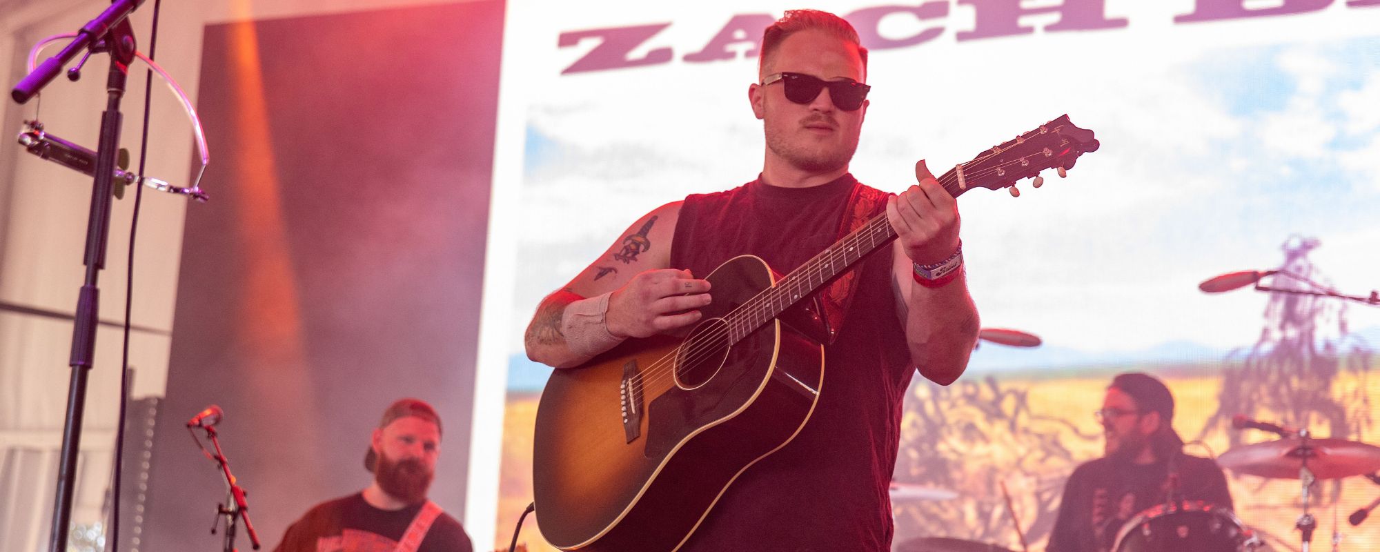 Les chanteurs / auteurs-compositeurs indépendants partagent leurs expériences avec Zach Bryan