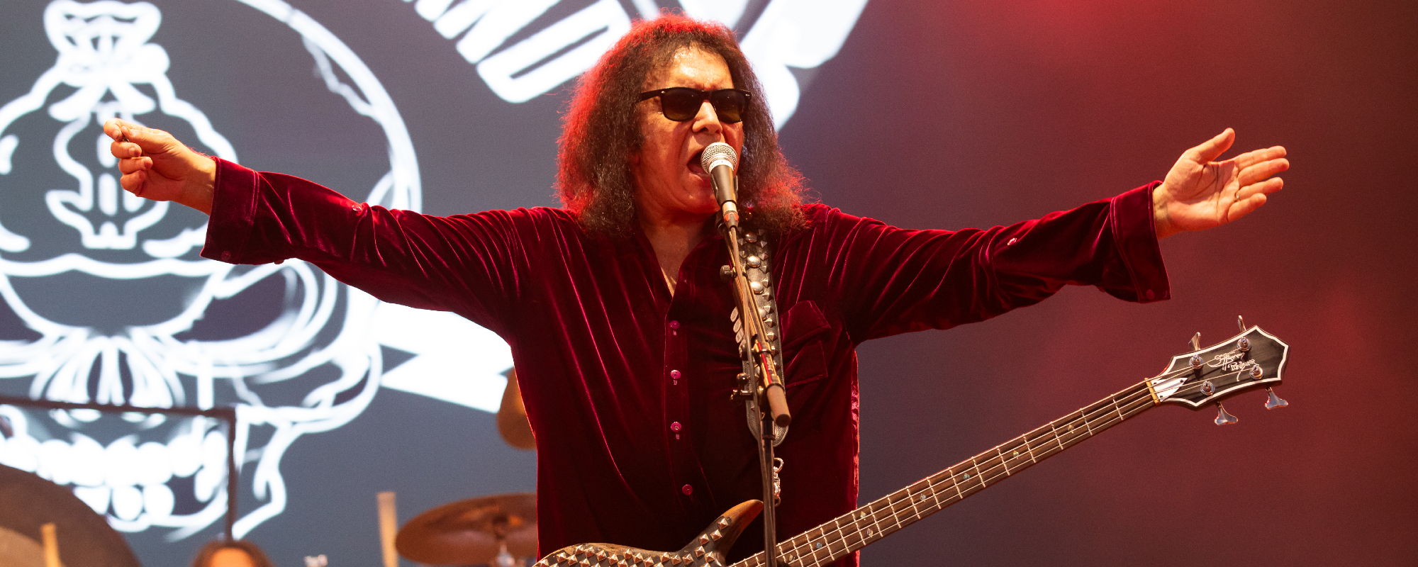 La légende du baiser Gene Simmons attribue à Ozzy Osbourne pour lui avoir enseigné l'humilité: "Il est important de rencontrer quelqu'un comme Ozzy"