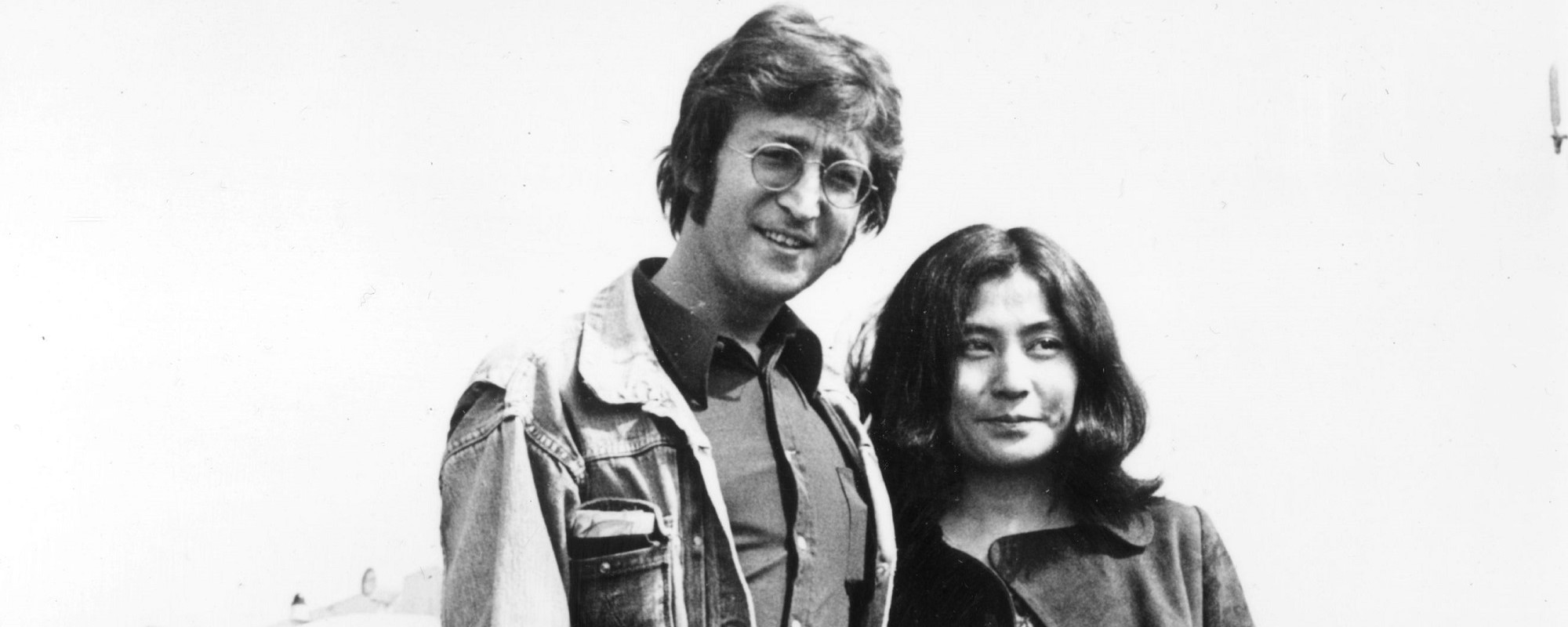 Présentation vidéo émotionnelle mettant en vedette John Lennon et Yoko Ono avec le World Trade Center publié pour commémorer le 11 septembre
