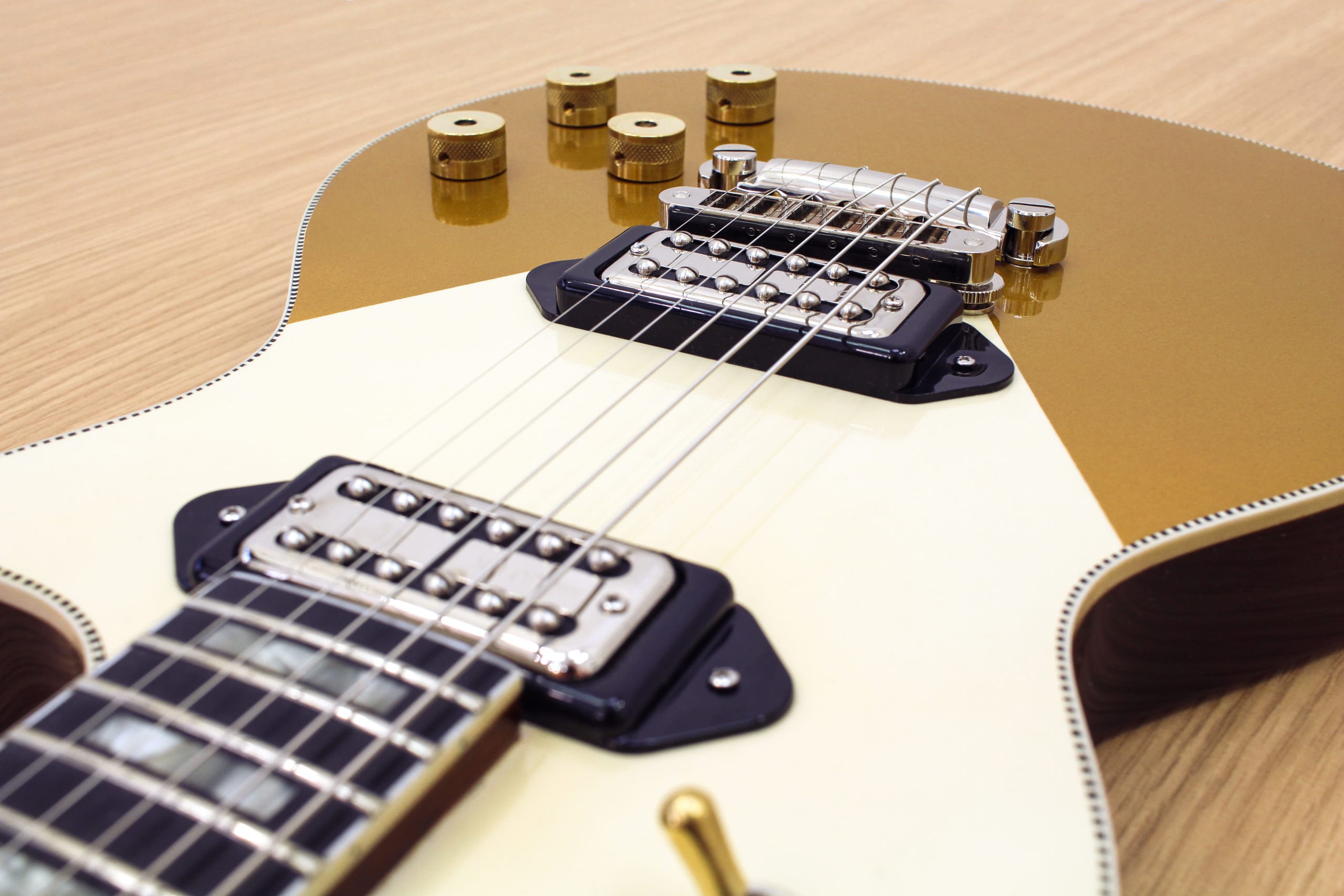 Guitare personnalisée orange