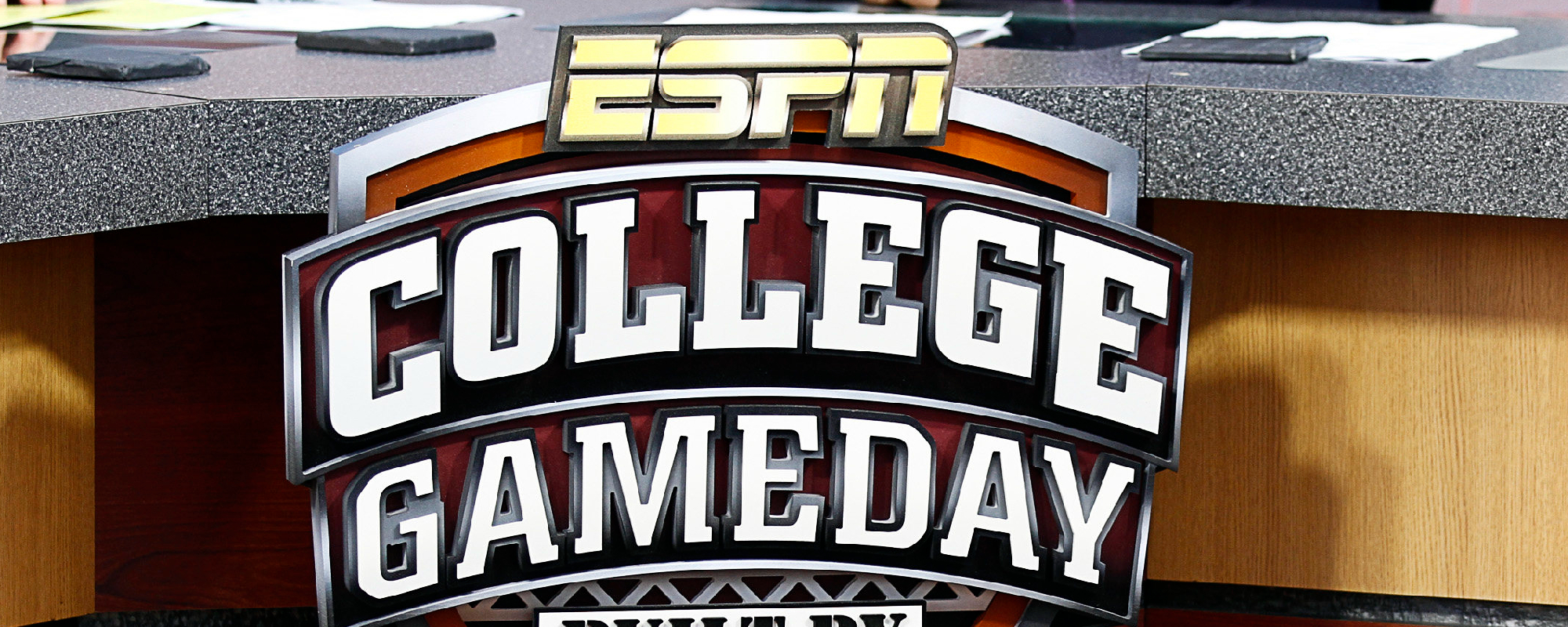 Les forces musicales de Nashville Kenny Chesney et Dierks Bentley se produiront en direct lors du « College GameDay » d'ESPN pour le choc Top-15 SEC de Vanderbilt