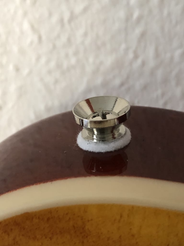 Boutons de sangle avec anneaux en feutre