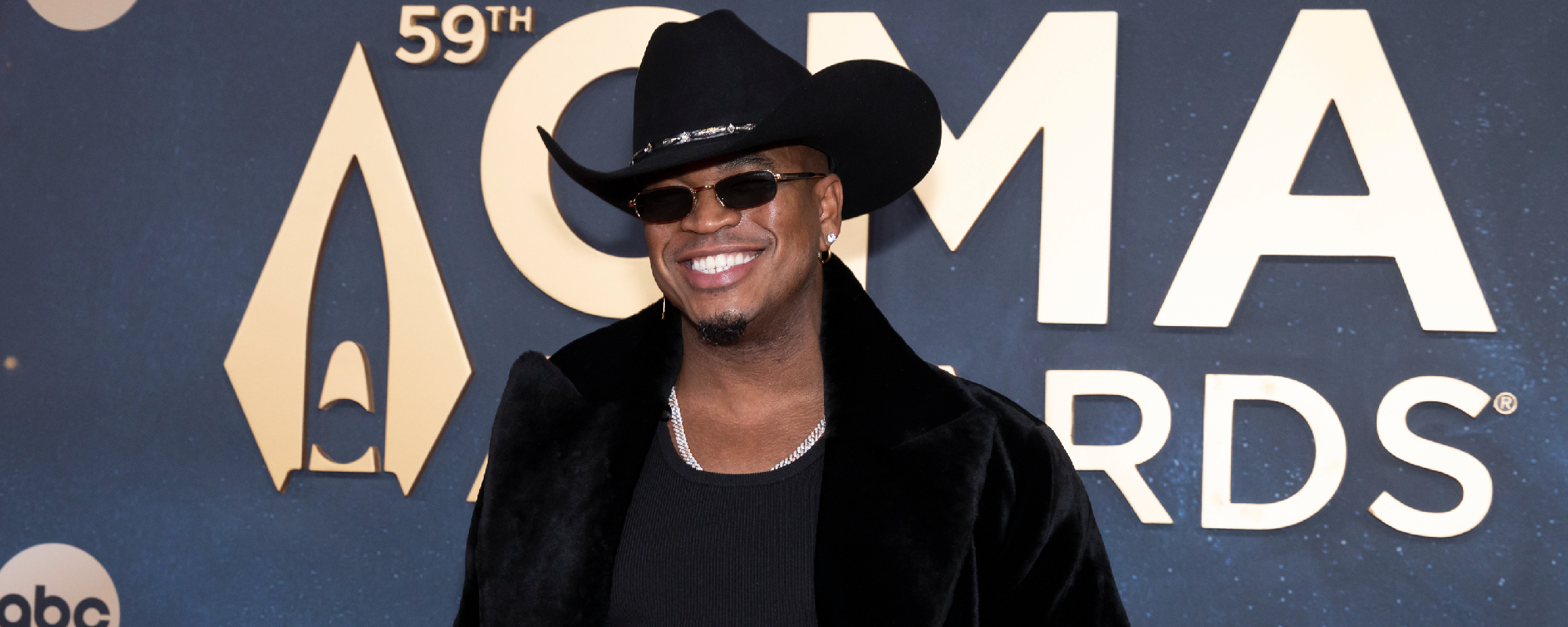 « Aux haineux, il s'est littéralement incliné avant d'entrer dans le cercle » : la star du R&B fait ses débuts au Grand Ole Opry et les fans de country ont beaucoup à dire