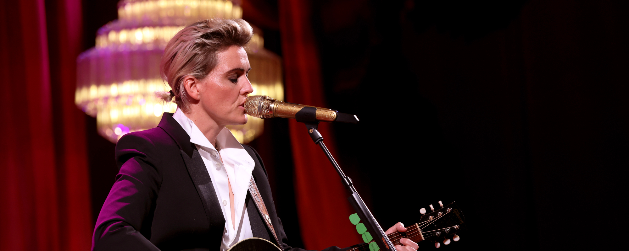 Brandi Carlile apporte des morceaux de son dernier album à « Saturday Night Live »