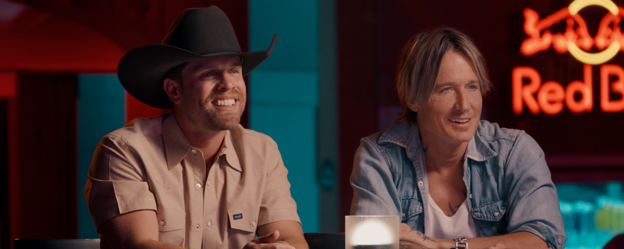 Dustin Lynch rejoint Keith Urban sur « The Road » alors que la compétition s'intensifie