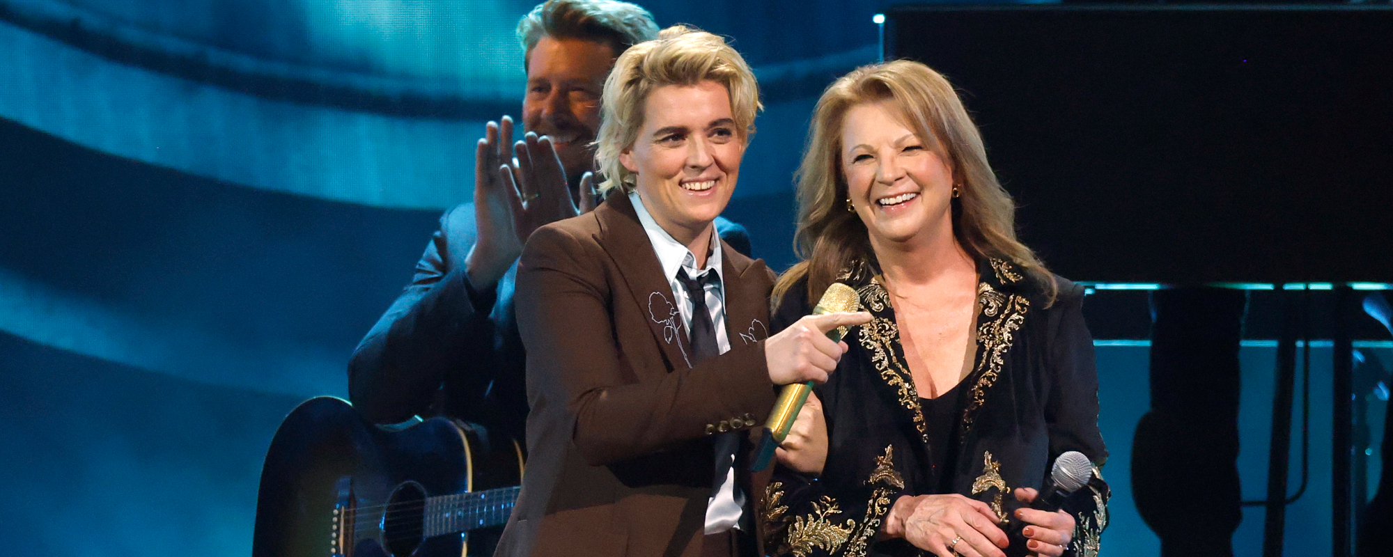 "Je suis au paradis" après avoir regardé Brandi Carlile et Patty Loveless honorer Vince Gill avec leur superbe reprise CMA de "When I Call Your Name"
