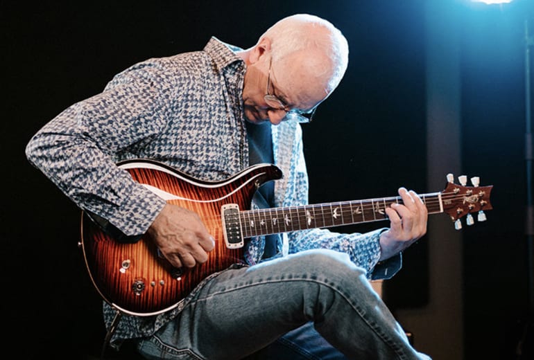 Paul avec son édition limitée PRS Private Stock « Paul's 85 »