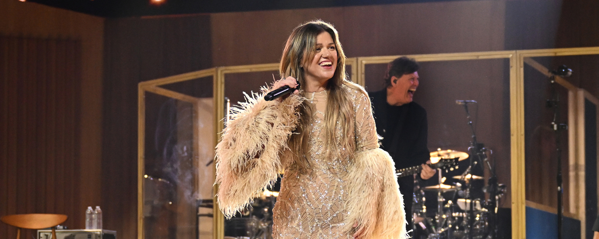 « Veux-tu m'épouser ? » : Kelly Clarkson aide un couple à se fiancer dans sa résidence à Las Vegas