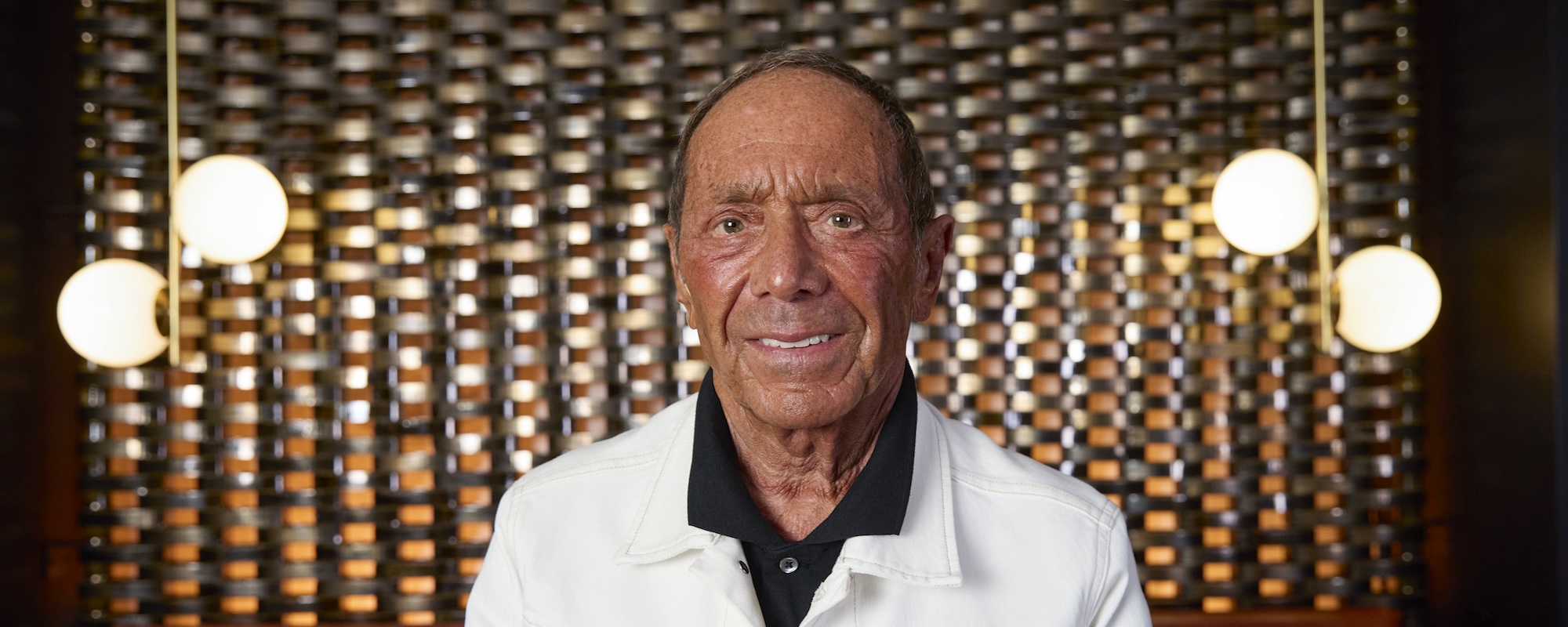 Le documentaire Paul Anka raconte les 70 ans de carrière de l'auteur-compositeur légendaire à la sortie du nouveau single de son prochain album