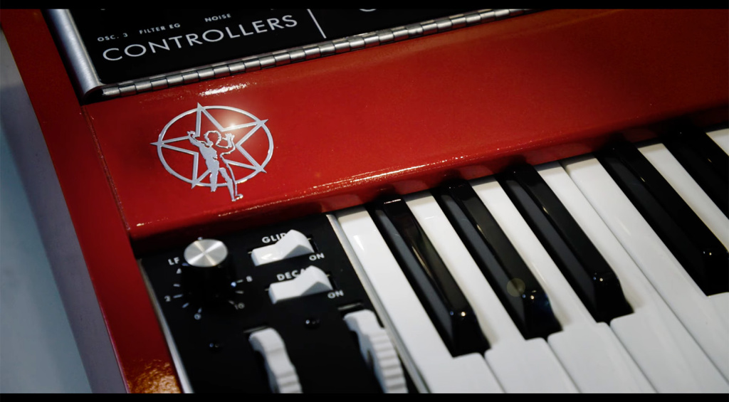 Bob_Moog_Foundation_Geddy_Lee_Minimoog_2