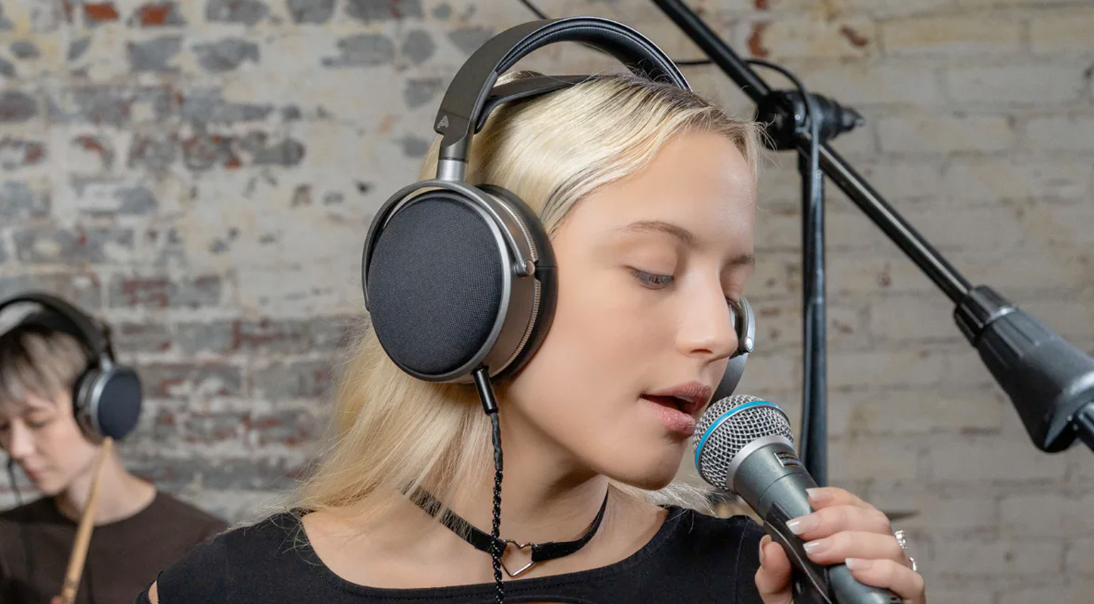 Audeze LCD-S20: Planar Closed-back Studio Headphones