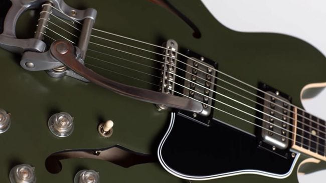 Gibson Chris Cornell Tribute ES-335 fermer