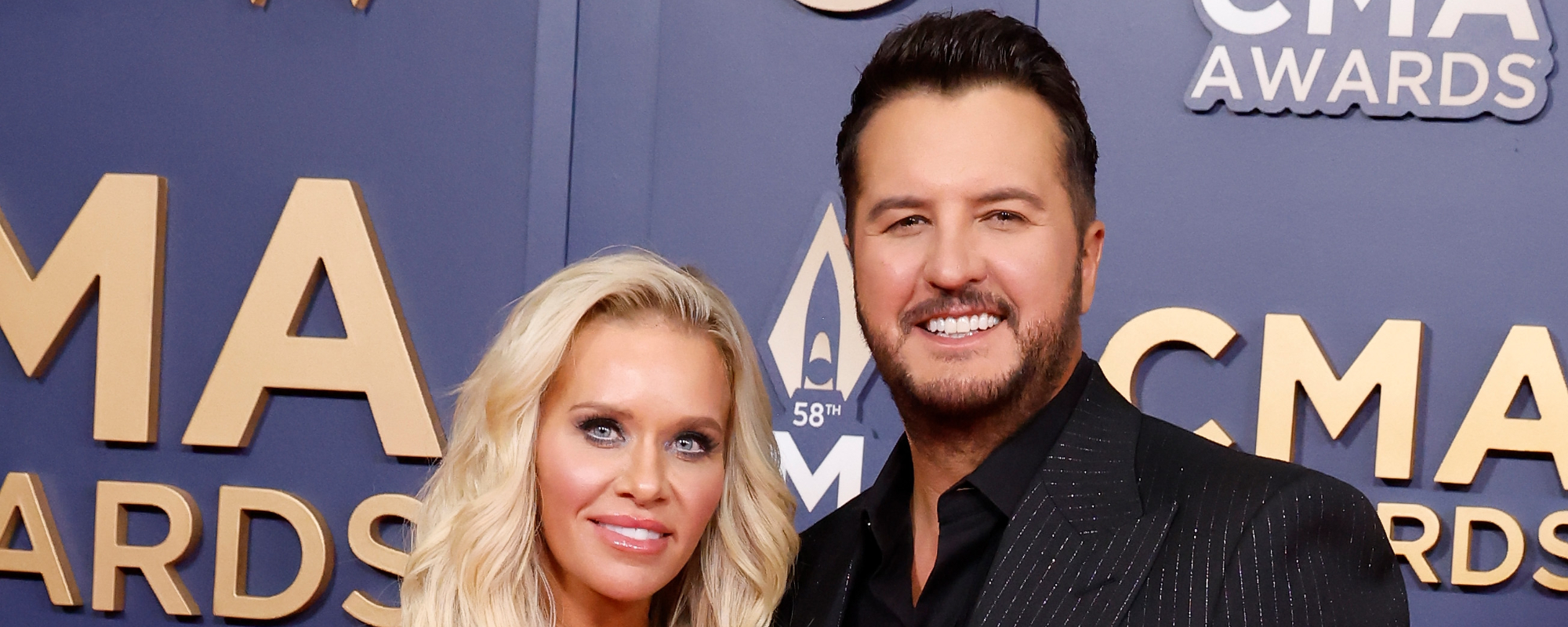 Caroline, l'épouse de Luke Bryan, plaisante sur le fait que la vie de leur famille n'est pas normale