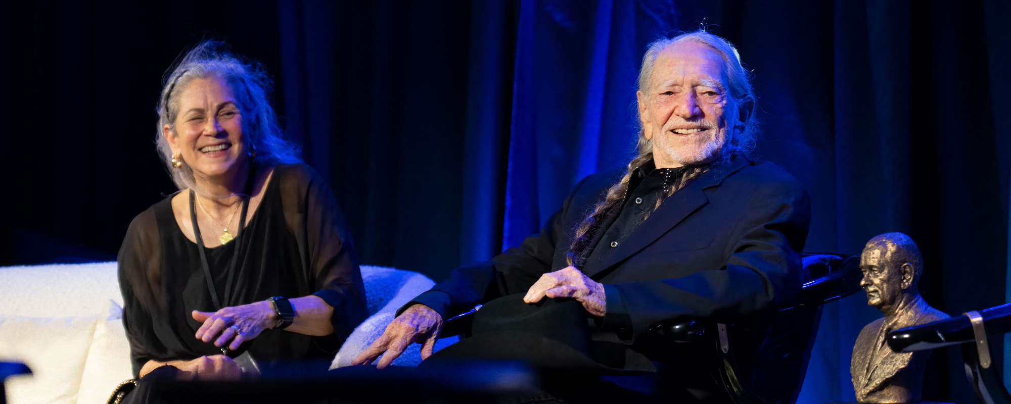 «Il continue et continue»: comment Willie Nelson tire un bouton Benjamin sur sa femme