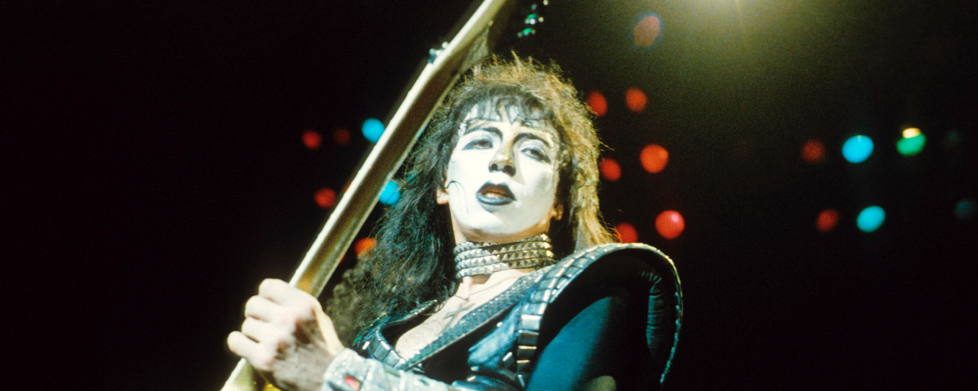 "Juste prix du marché ? MDR. C'était hier" : l'ancien guitariste de KISS riposte aux critiques concernant le prix élevé de sa musique