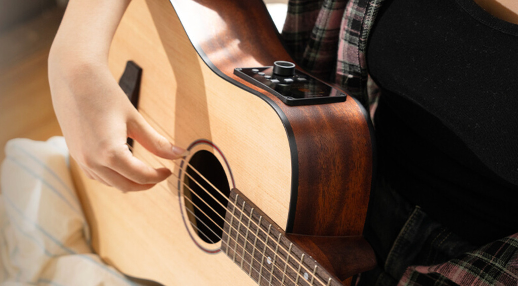 Guitare de voyage Cort Earth Go