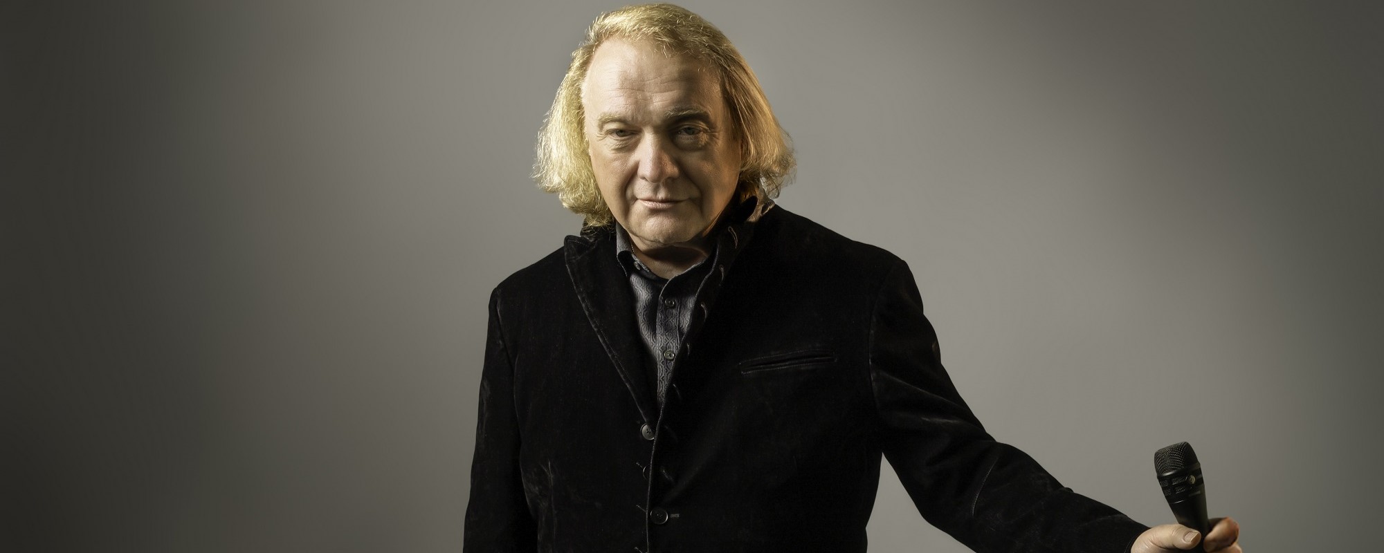 Écoutez le nouveau single solo du leader de Foreigner Lou Gramm, l'hymne rock « Young Love », avec Viv Campbell de Def Leppard
