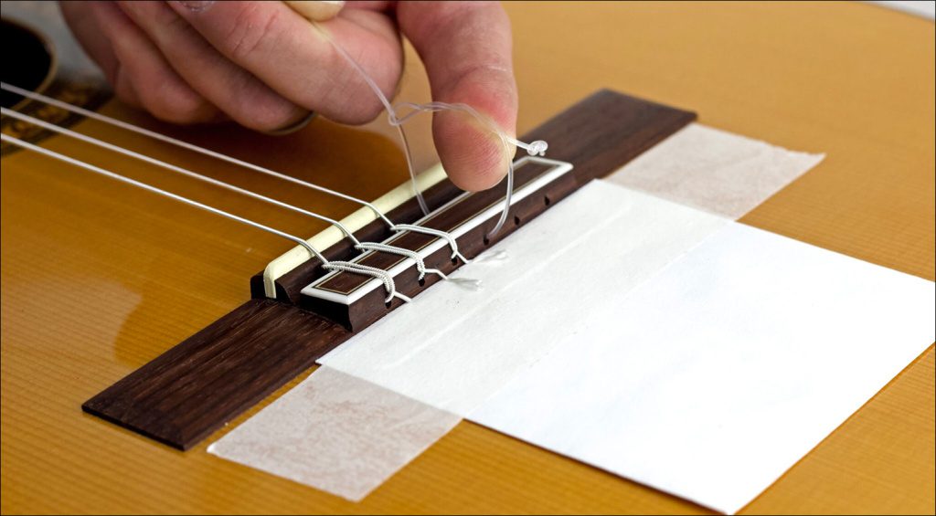 Changer les cordes de guitare