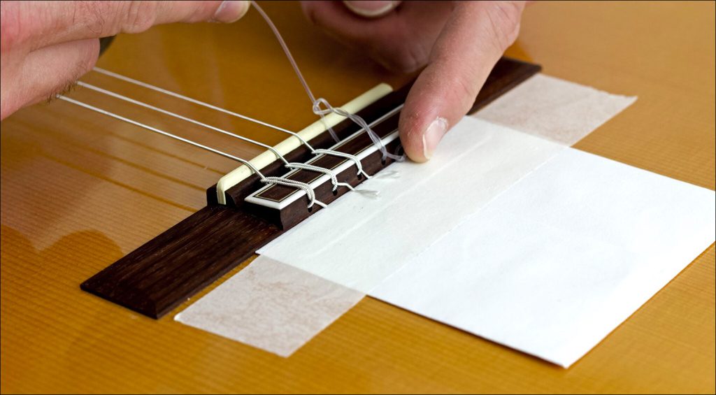 Changer les cordes de guitare