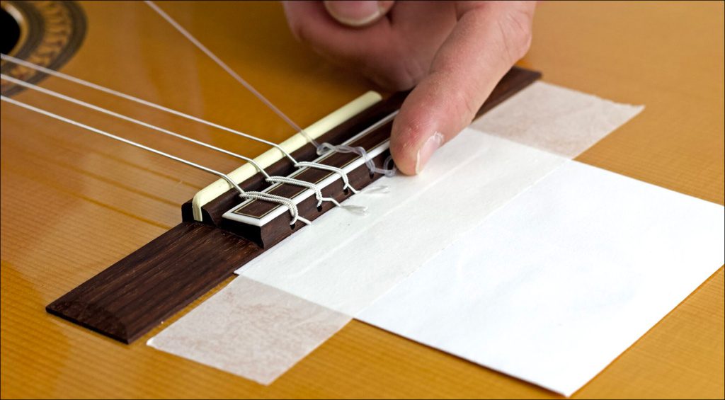 Changer les cordes de guitare