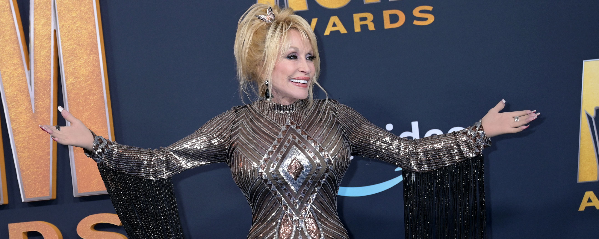Dolly Parton révèle un drôle de secret derrière son éthique de travail non-stop