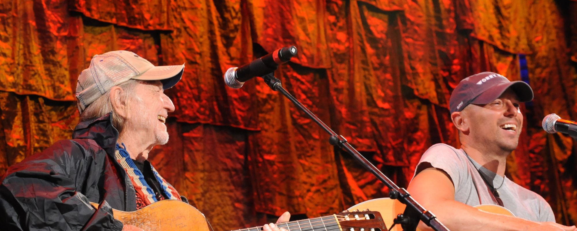 Kenny Chesney sera fanboy contre Willie Nelson dans la nouvelle saison de podcasts