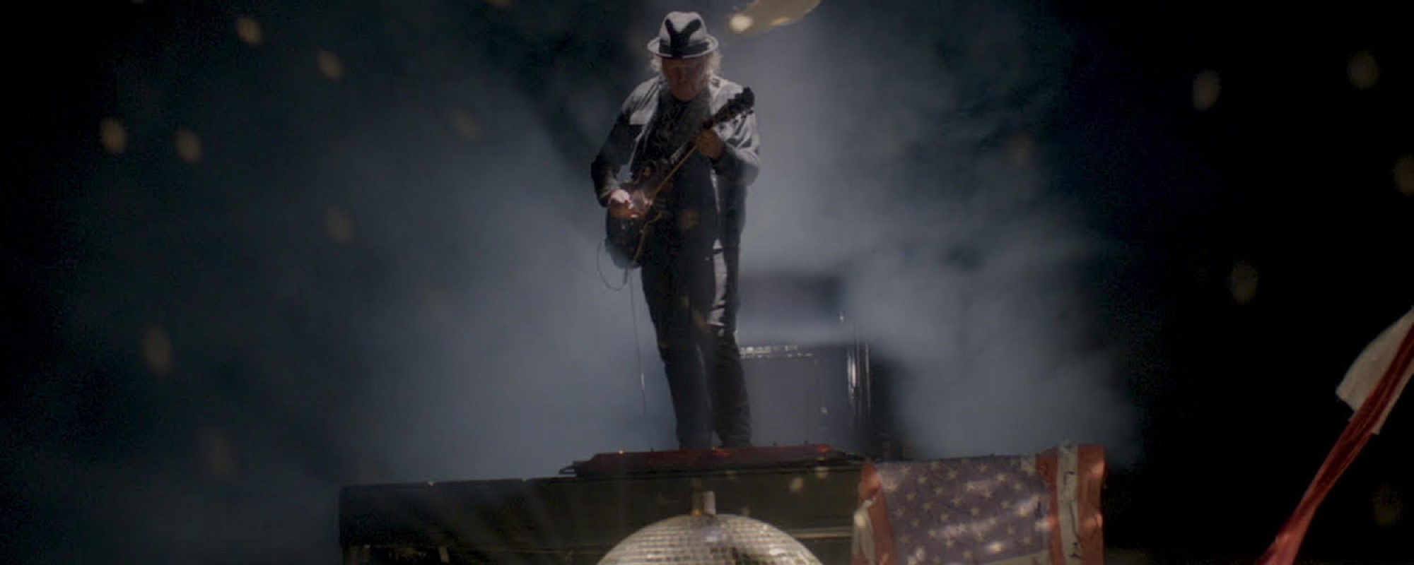 Neil Young Reveals He’s Recording a New Album with Backing Group The Chrome Hearts, Featuring Songs That “Make Me Feel”