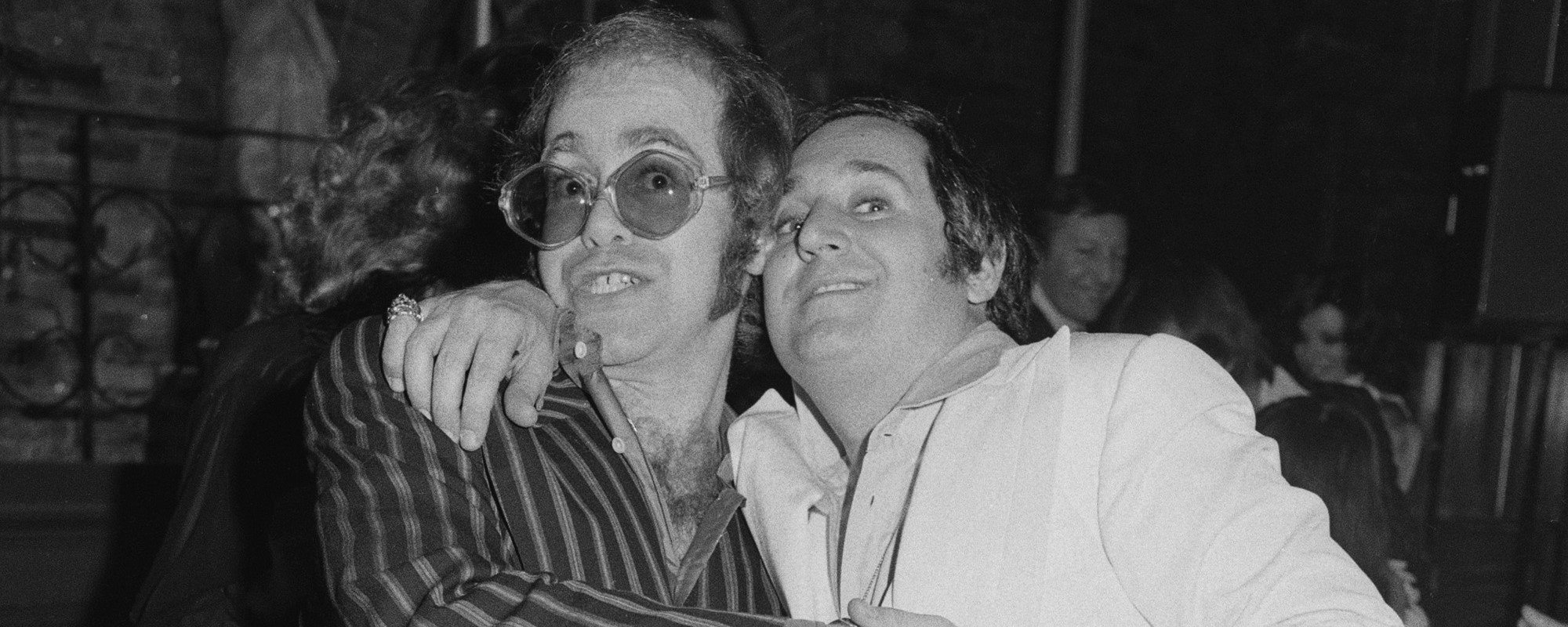 Regardez Neil Sedaka se rappeler comment Elton John a contribué à son retour dans les années 1970